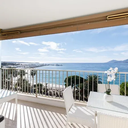 On La Croisette Deluxe 2 Bedrooms 2 Baths Cannes